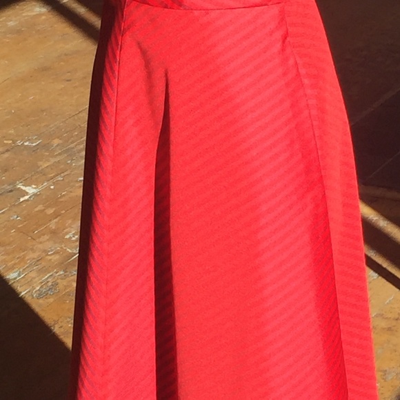 Two-tone red and burgundy Isaac Mizrahi retro inspired dress - Picture 5 of 7